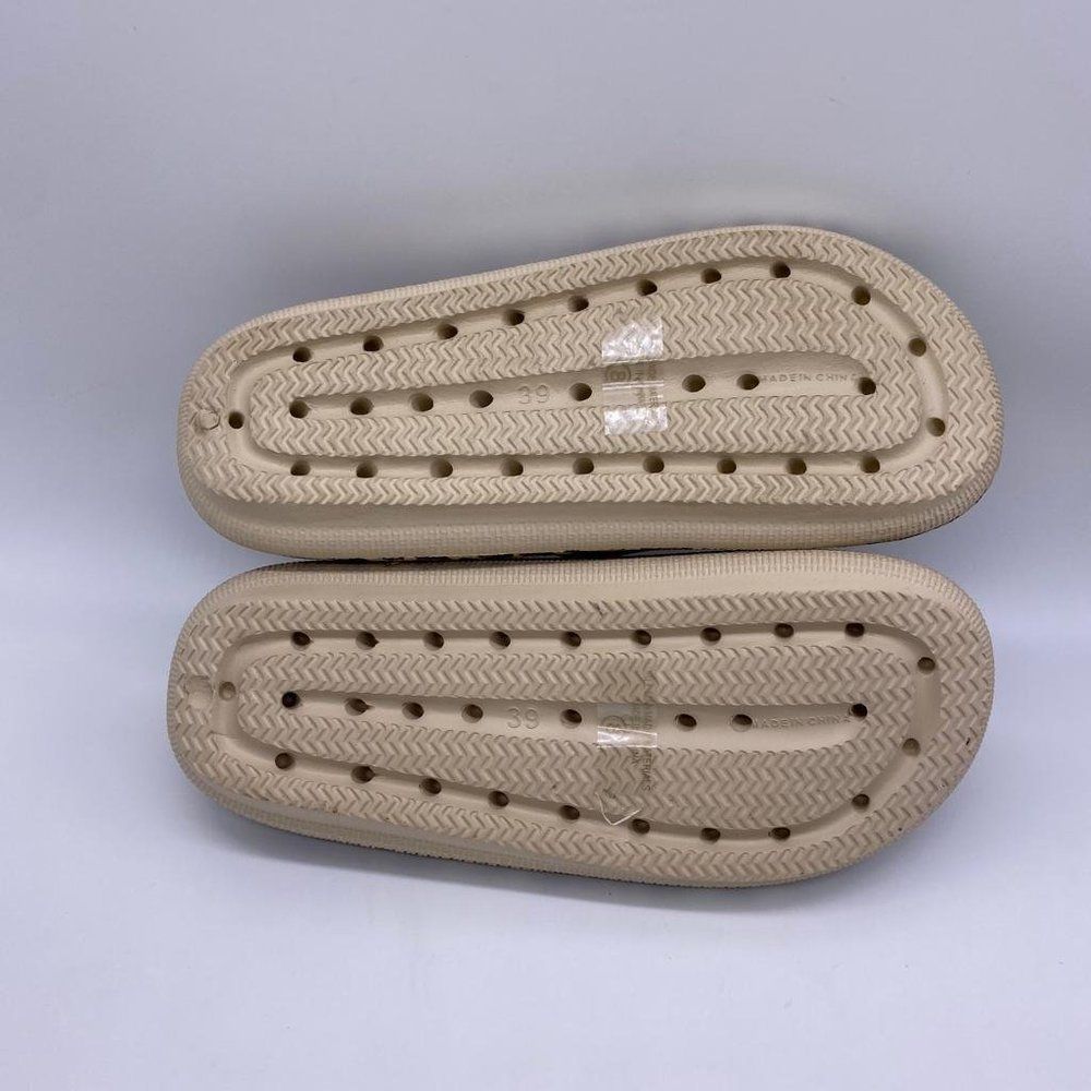 Top Moda Leopard Print Flip Flops - Picture 3 of 6